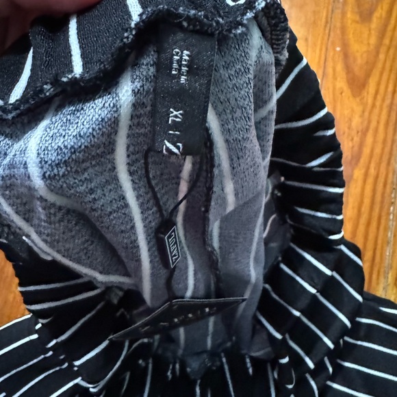 Zaful Black and White Striped Track Pants - Picture 5 of 5